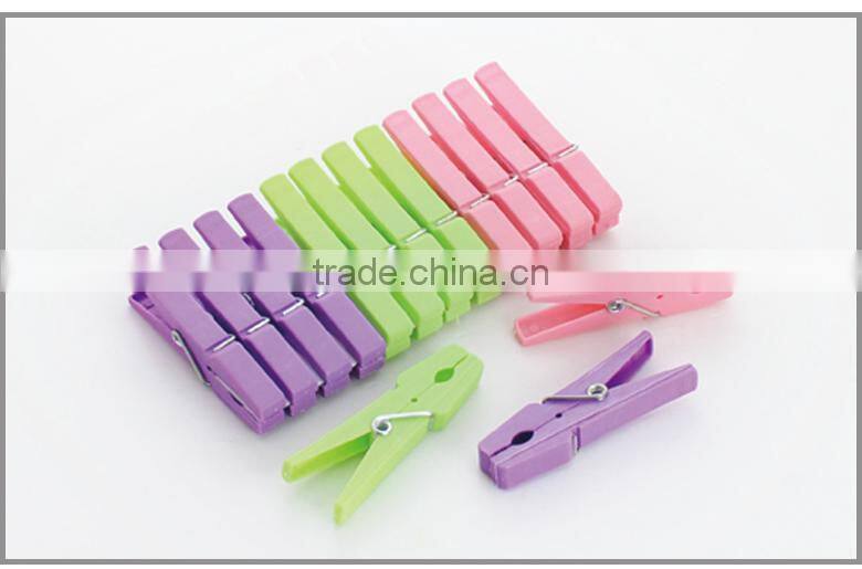 best selling household plastic clothes hanging clip XY9984