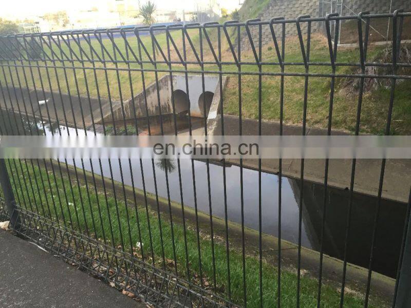 Free samples hot sales Haiao china curvy welded mesh fence / workshop isolation fence