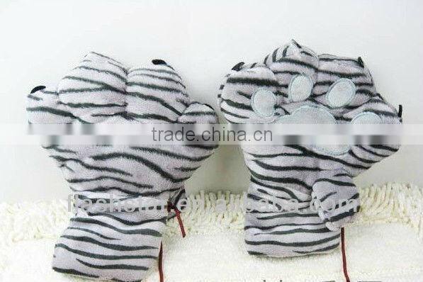 CREATIVE ANIMAL PAW PLUSH GLOVES