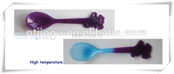 Wholesale newborn baby temperature spoon & baby spoon color change