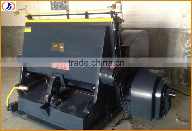 Semi automatic flat die cutting machine for producing cardboard carton box