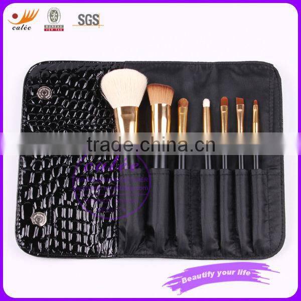 Traveling cosmetic brush kit with animal printing pouch