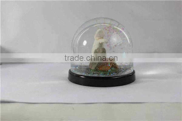 Plastic pumpkin halloween snow globe