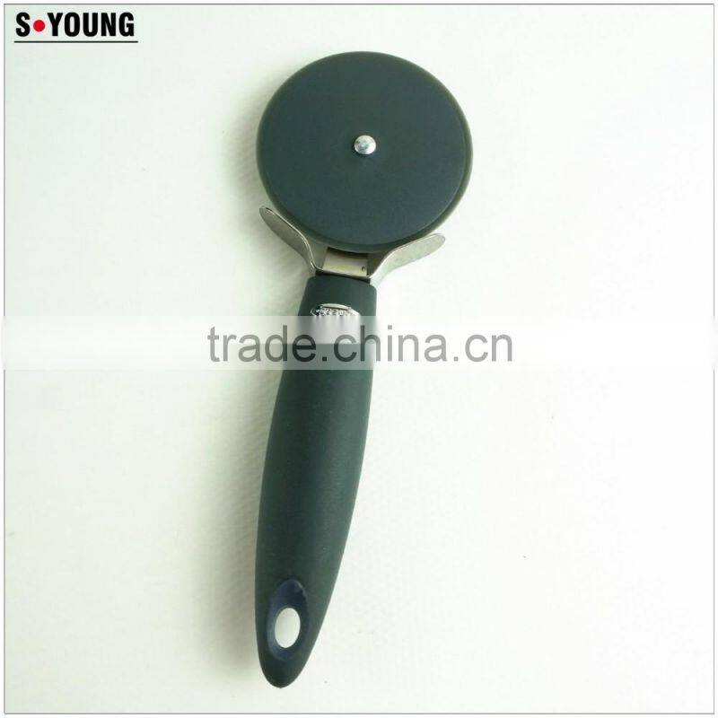 32065 Kitchen gadget kitchen tool round pizza cutter