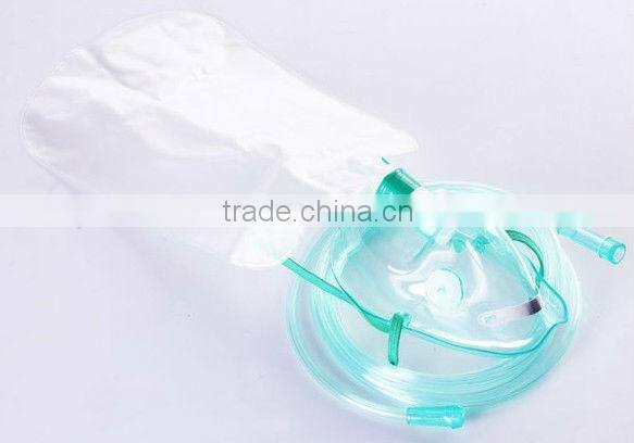 Oxygen mask with reservoir bag