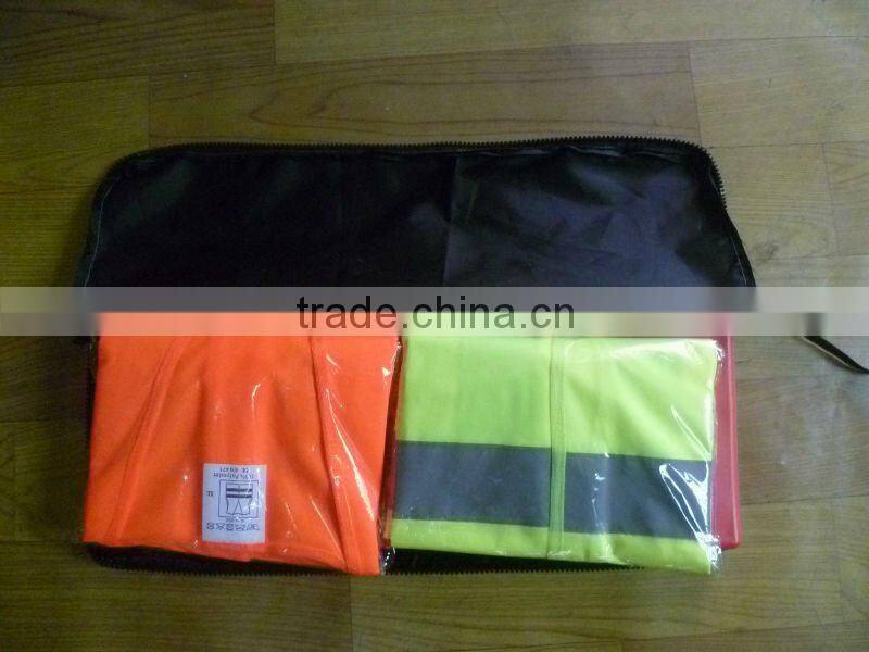 car emergency kits with 1pc warning triangle & 2pc sfety vests