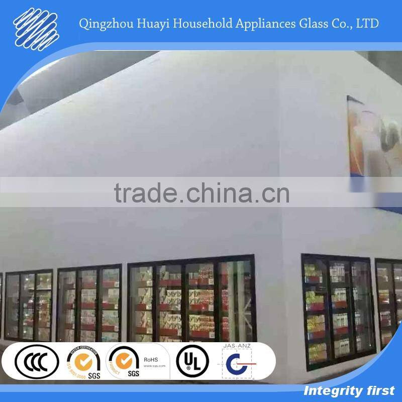 space-saving anti-fog toughened walk-in deli glass in supermarket