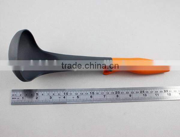 7 PIECE NYLON KITCHEN TOOLS SET WITH RACK