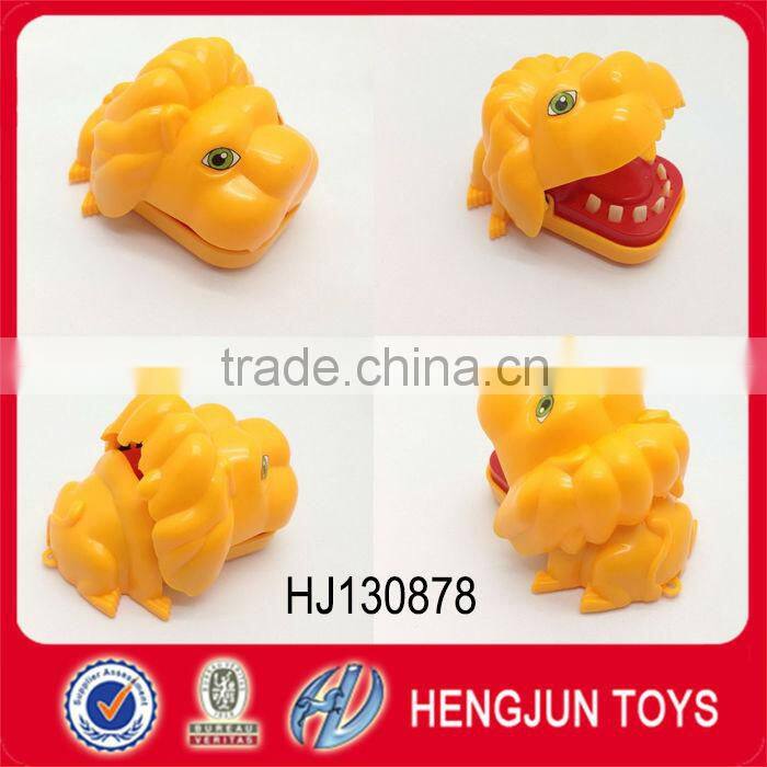 EN71/6P/ASTM funny toy plastic keyring toy animal dinosaur bite