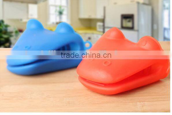 Kitchen silicone glove for oven cooking