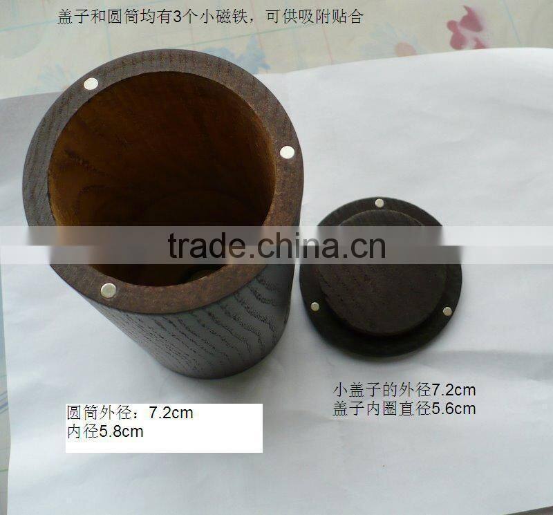 Wooden wine bottle coat