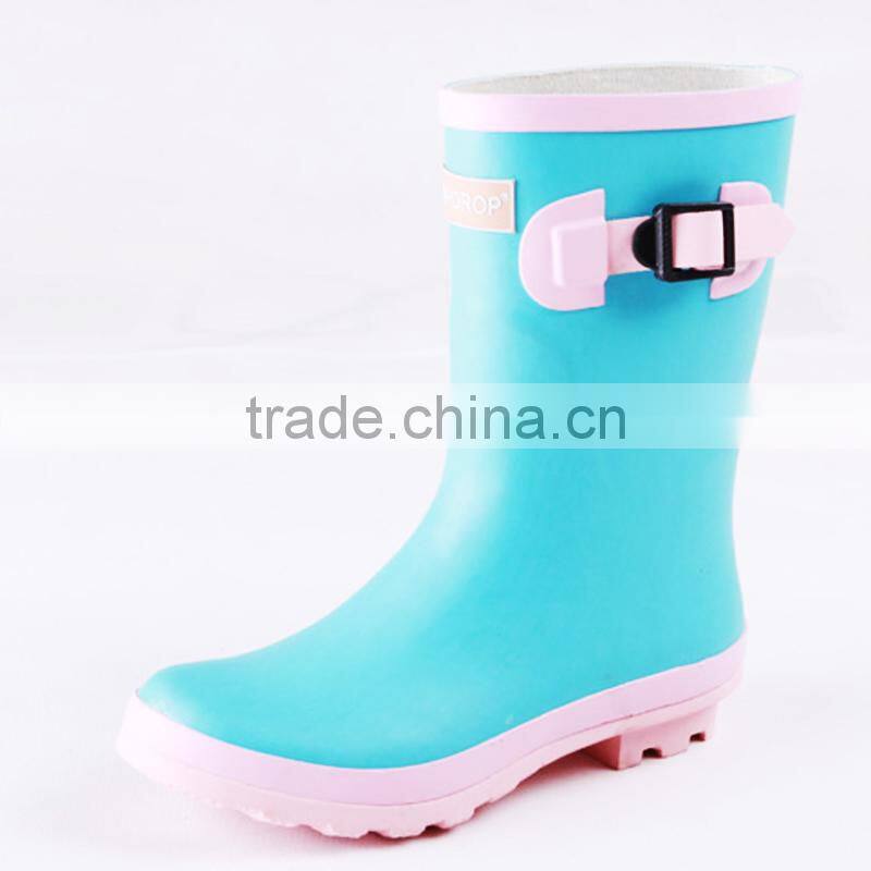 coloful rubber rain boots with middle tube style