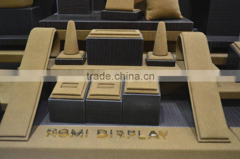 2015 newest jewellery window display props high-end suede jewellery display