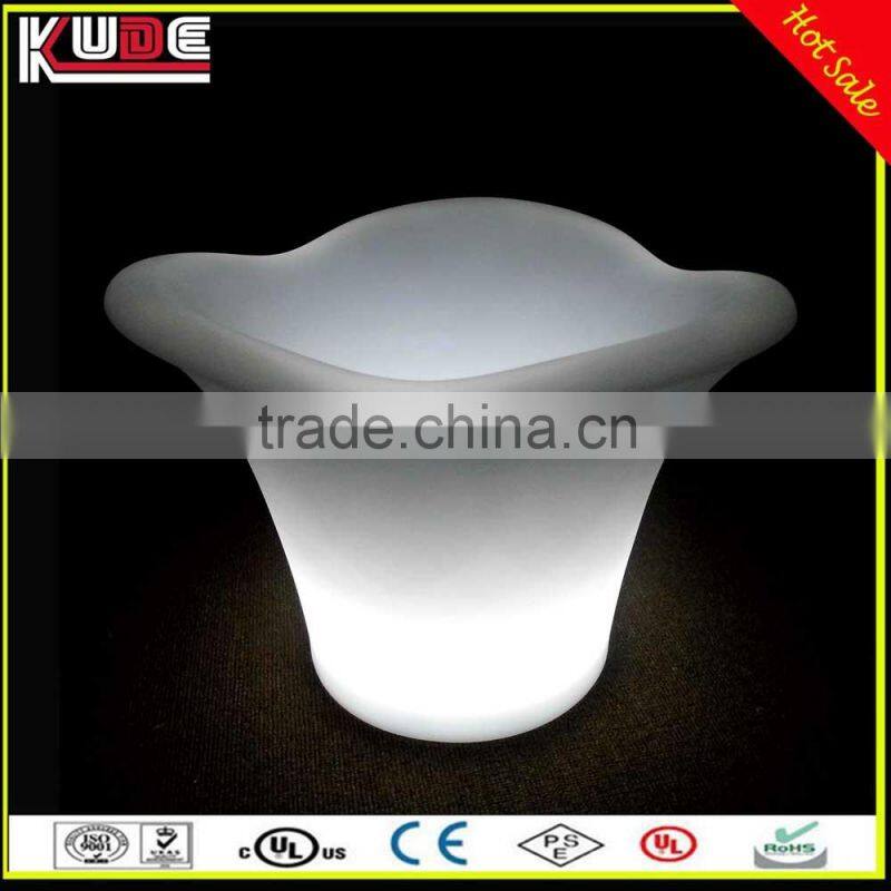 Popular PE Plastic Material LED Ice Bucket Ice Bucket With Lid