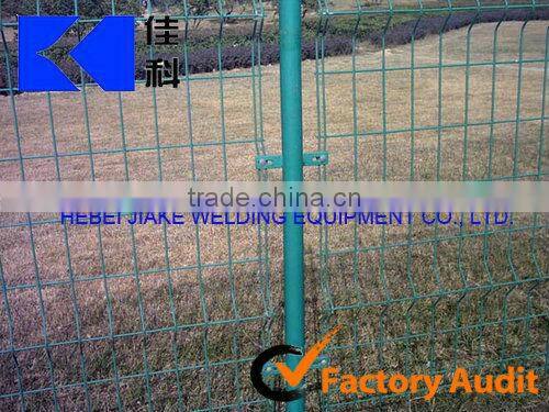 Wire mesh fencing welding machine