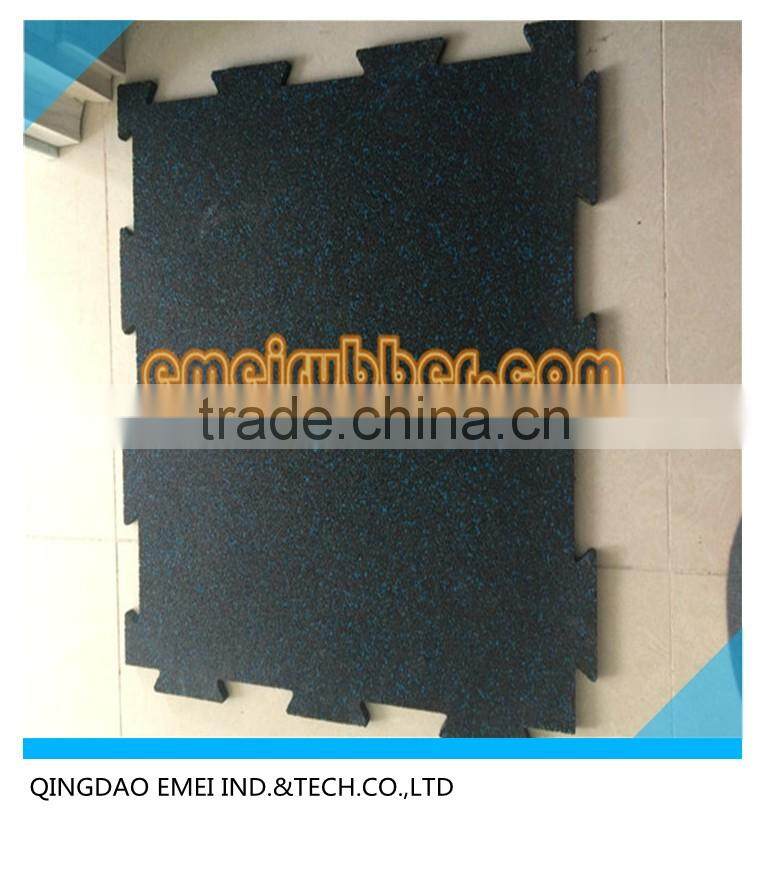 Interlocking recycled rubber flooring tile