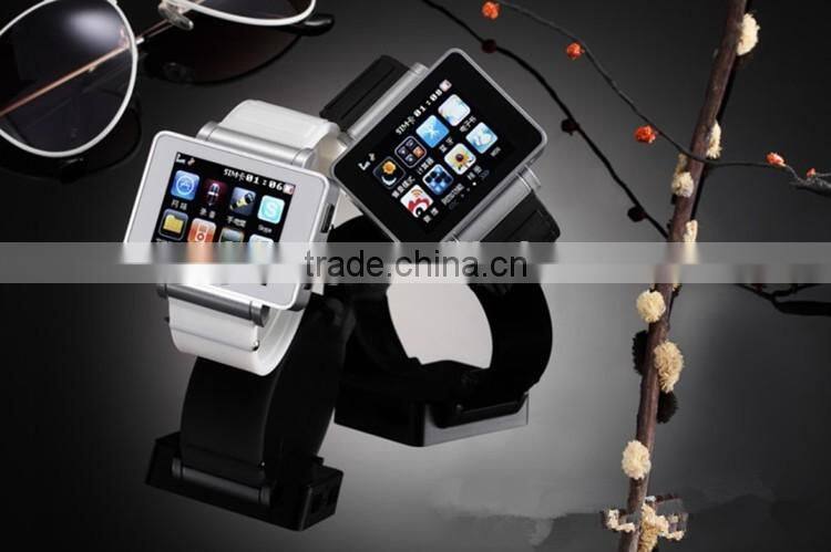 2016 New hot saling i7 BT Smart watch with GPRS internet access Smart watch for taking pictures by remote control smart Phone