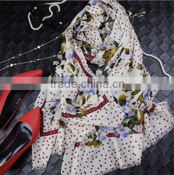 wholesale good quality custom white silk screening neck scarf