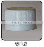 Plastic bottle cap molding machine