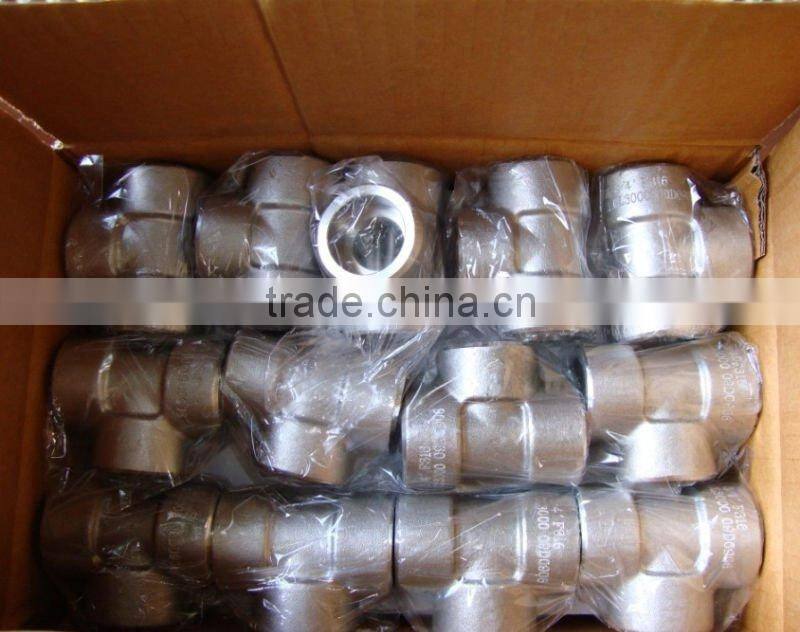 High quality cheap custom Carbon steel socket tee