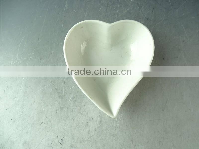 White ceramic heart shaped bowl / dishes with gift color box small size