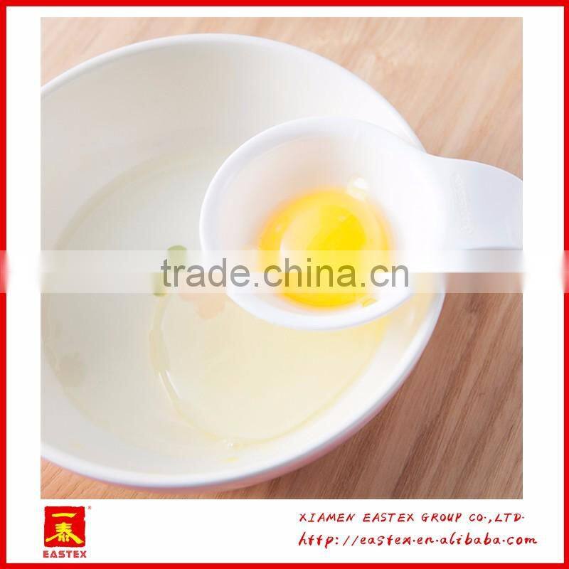 Egg whites and yolk separator