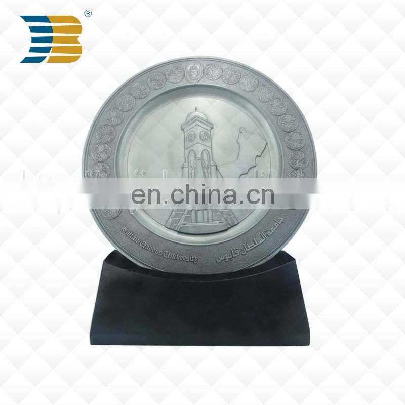 New custom barcelona souvenir zinc alloy plate
