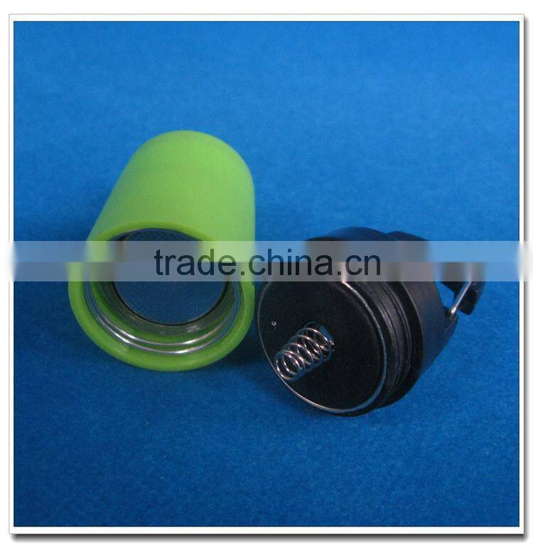 Superbright 6 led keychain light with carabiner