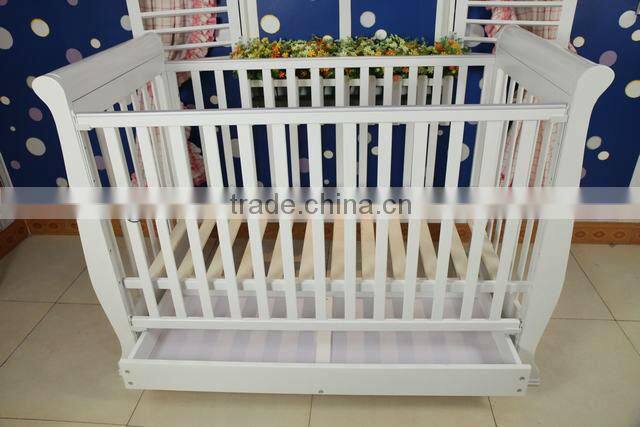 Wooden foldable baby cot