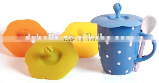 Cute Heart Shape Silicone Cup Lid Cover Cap with Spoon Holder wholesale