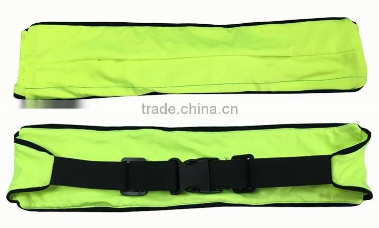 Battery free waist bag with self-powered safety LED light for night runner
