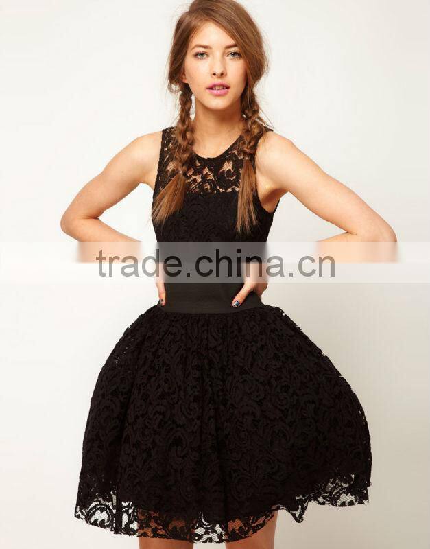 Prom Dress in Lace With Elastic Waist