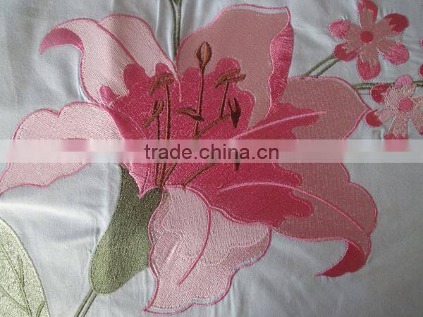 2013 newest embroidery silk quilt cover