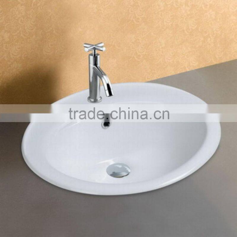 White Finished Oval Shaped Ceramic Sanitary Ware Basin