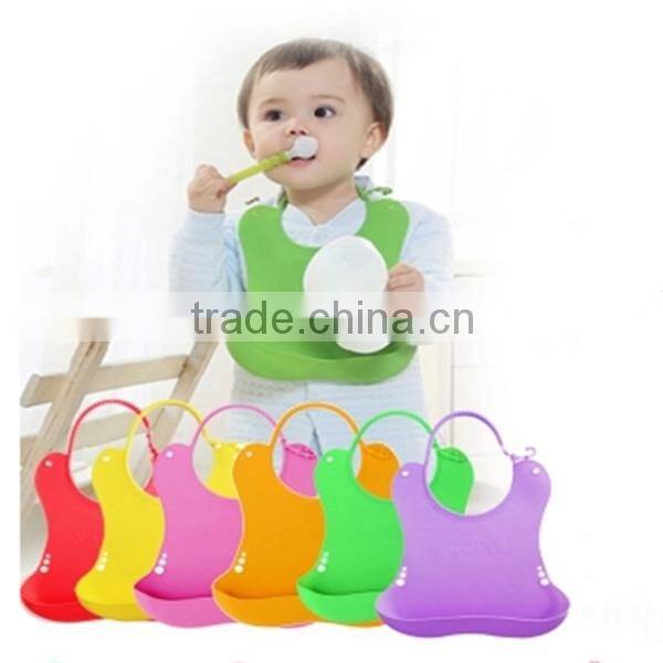 food grade cute baby pouch,promotional gift silicone baby bibs,waterproof kids bib