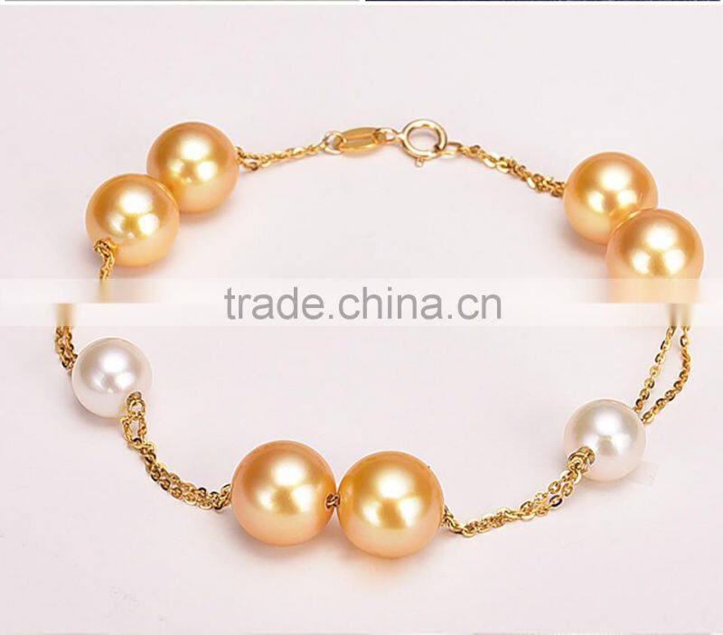 akoya cultured pearls bracelet with white/golden pearls in 18k gold chain