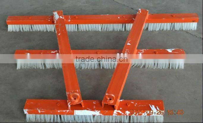 machine to artificial grass/Sand filling and comber machine(diesel)