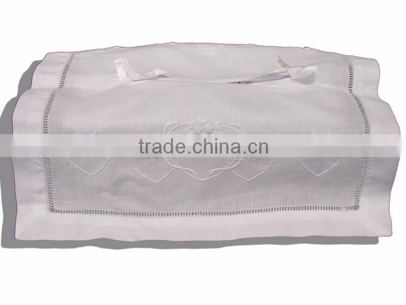 Hand embroidery tissue box cover