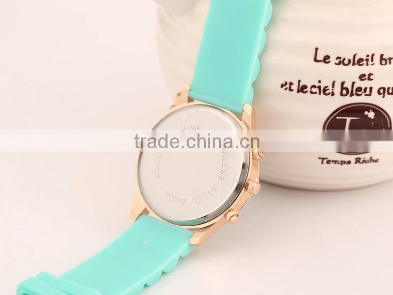Hot selling fashion silicon wrist watch top brand mens watches cheap china supplier
