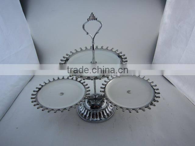 Irregular cake stand with silver edge and silver handle for weeding/party use