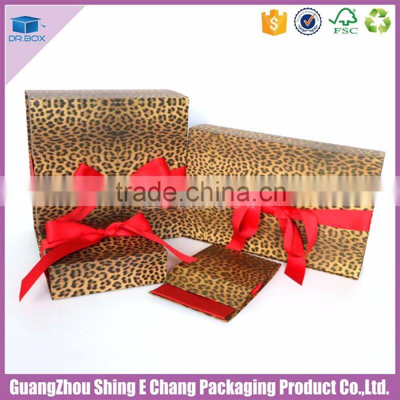 2016 top quality customized foldable garment packaging box