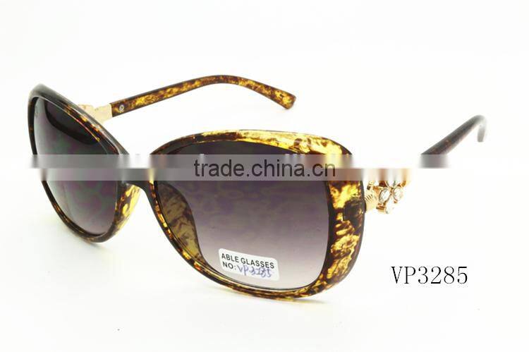 wholesale price fashion women sunglasses with flower shaped diamond