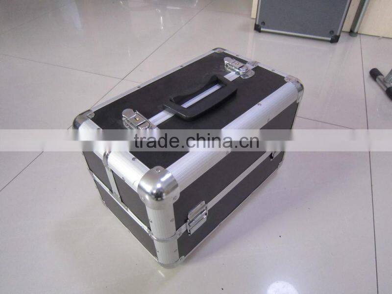black useful carrying locking aluminum cosmetic case with trays