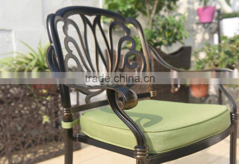 2016 Hot Selling All Weather Elegant Modern Patio Cast Aluminum Outdoor Table with Cushion