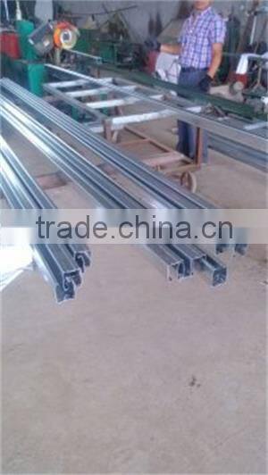 Sliding door track for sliding gate