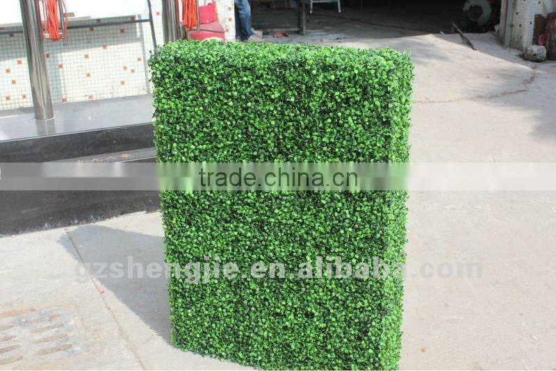 artificial hedge