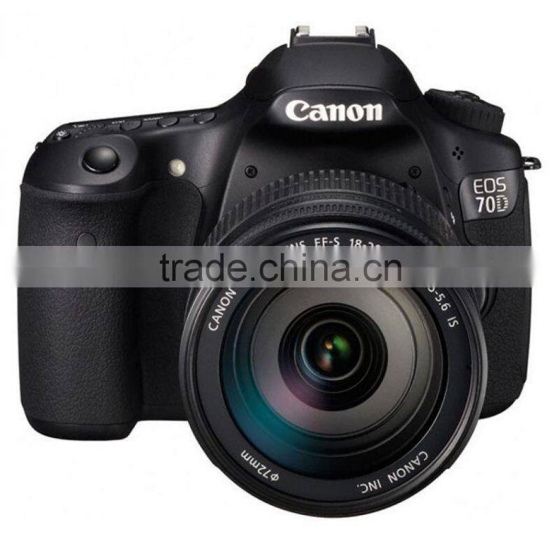 Canon EOS 70D body with EF-S 18-200mm IS Lens Kit