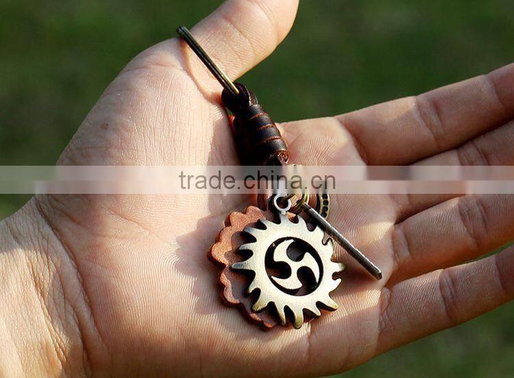 2015 Yiwu Factory Direct Sale Punk Shaped New Design Keychain with Metal Pendant