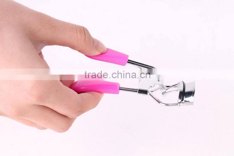 2016 hot sale coloful plastic handle covered metal eyelash curler