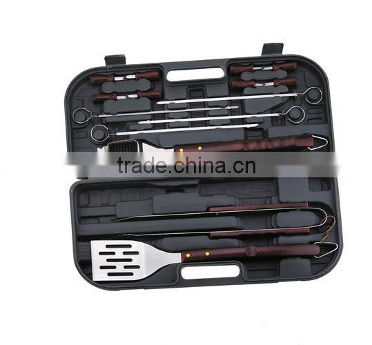 Wood handle grill tools kit